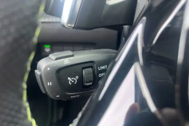 Peugeot 208 hybrid 100 e-dcs6 — photo 25