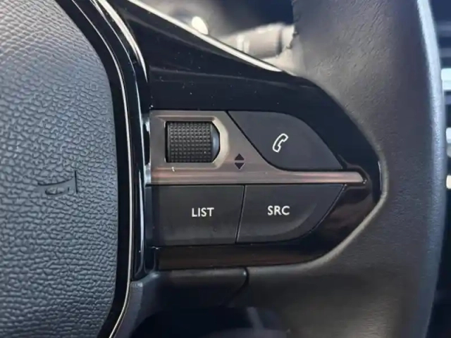 Peugeot 2008 e- 136ch style — photo 14