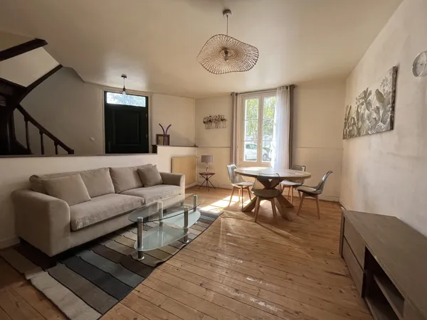 MAISON LOUEE DE TYPE 4 EN CENTRE-VILLE