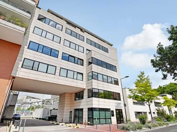 Bureau 2 pièces 323 m²