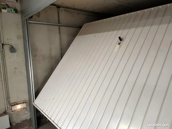 Garage/box 16 m² Bavans
