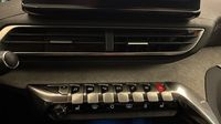 Peugeot 3008 HYBRID4 300ch GT Pack e-EAT8 — photo 26