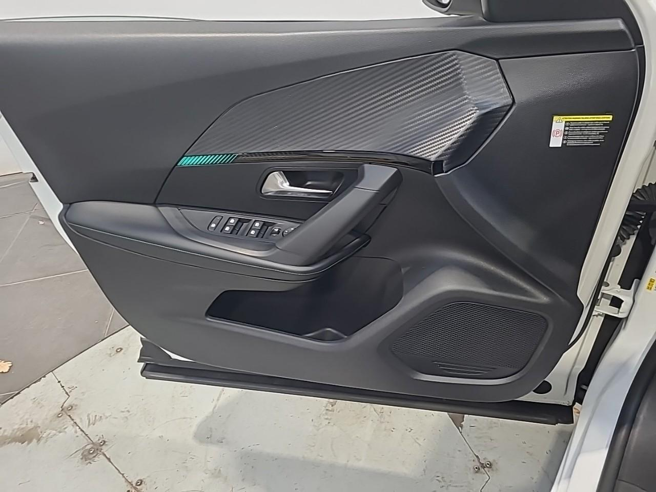 Peugeot 2008 puretech 130 s&s eat8 allure — photo 28