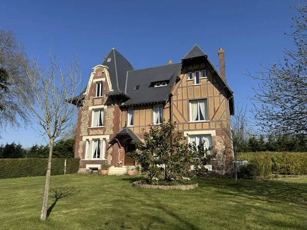 Maison 15 pièces 700 m²