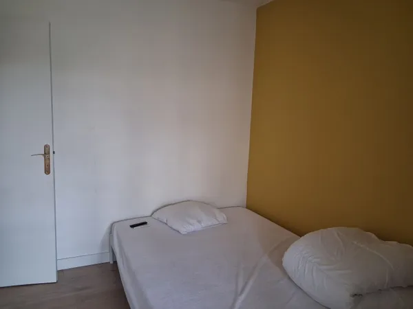 Chambre meublée en colocation - Noisy le Grand - Rer A Mont d'Est