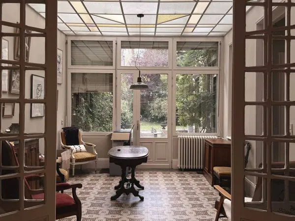 Maison 7 pièces 240 m²