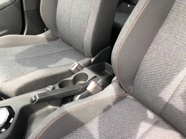 Peugeot 2008 hybrid 110 e-dcs6 — photo 39