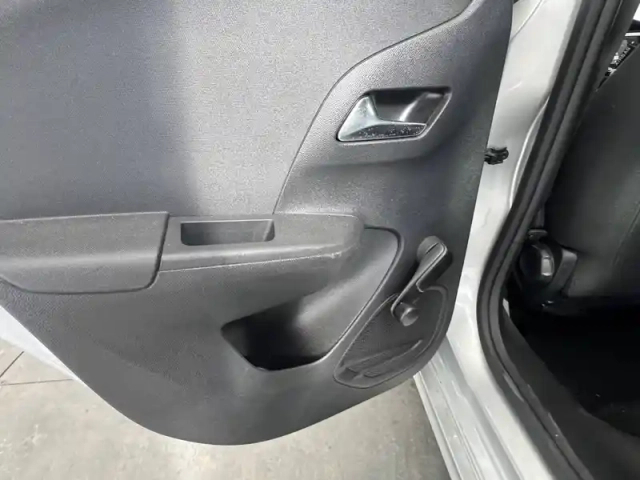 Opel Corsa 1.5 diesel 100 ch bvm6 — photo 17