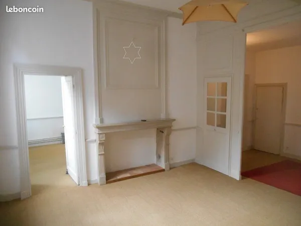 F2 (chambre, salon, cuisine equipee) 54 m² centre ville proxi mairie cathédrale