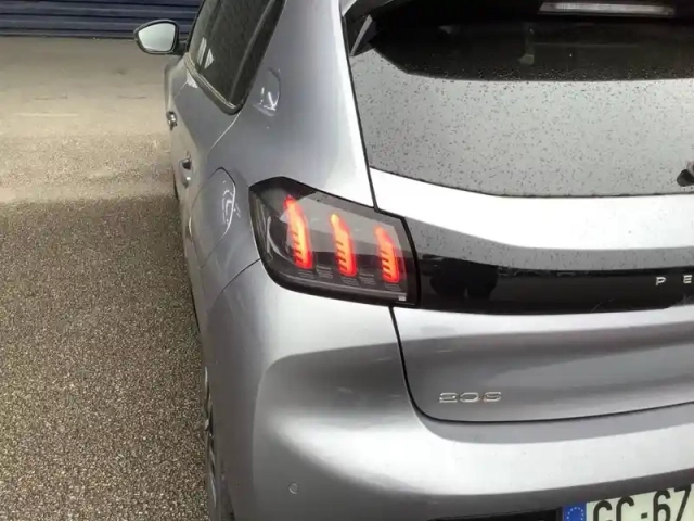 Peugeot 208 puretech 100 s&amp;s bvm6 — photo 17
