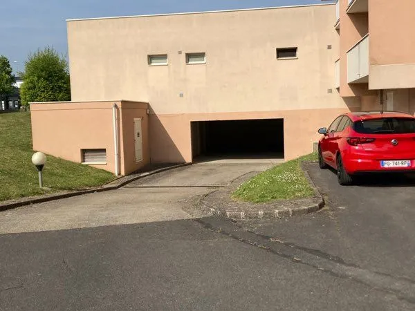 Box fermé à louer - Melun - 95 charges comprises