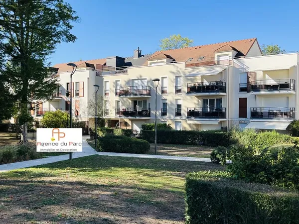 APPARTEMENT 3 PIECES A 200 m de la gare RER