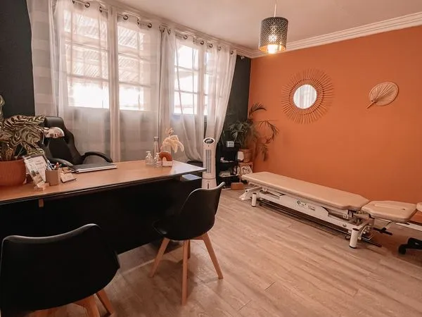 Bureau pour ostéopathe / chiropracteur dans local plurisciplinaire