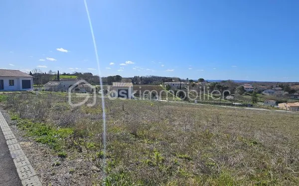 Terrain 583 m²