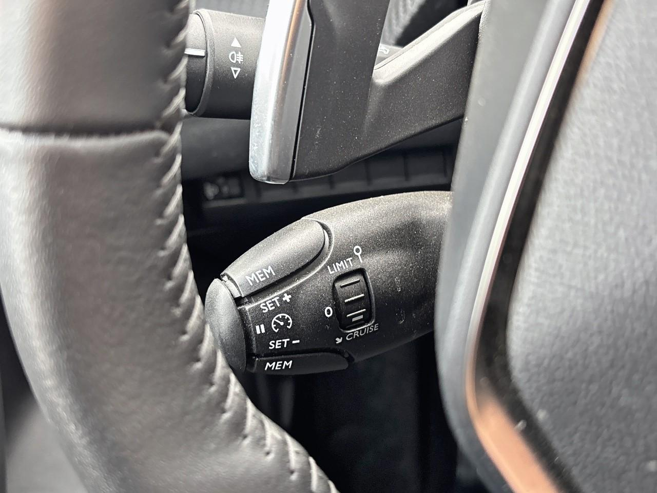 Peugeot 2008 1.2 hybrid 145ch style e-dcs6 — photo 26