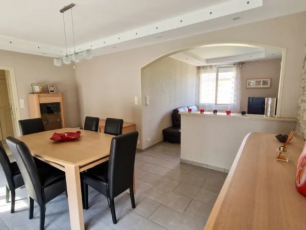 Maison familiale soigneusement rénovée