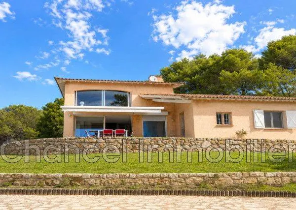 Maison de plain-pied 5 pièces 180 m²