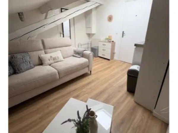 STUDIO MEUBLÉ 20 m² À LOUER À L'ANNÉE