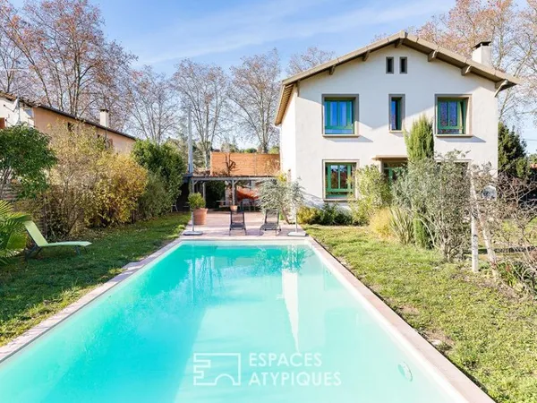 Maison de ville familiale rénovée avec jardin et piscine