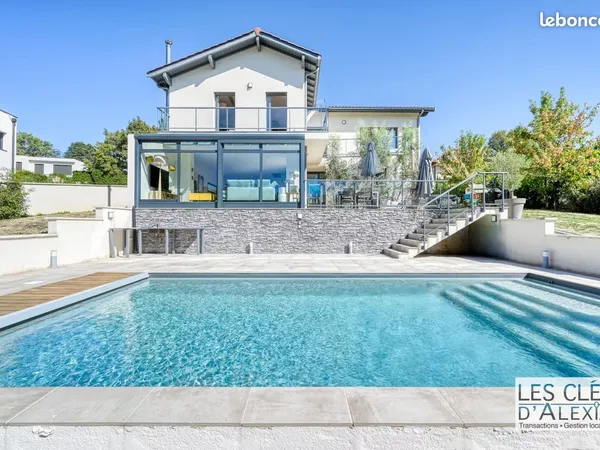 Propriété 6 pièces 203 m²