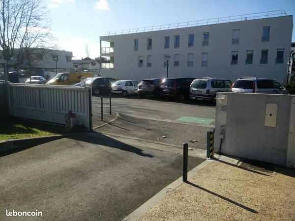 Garage/box 10 m² Cenon
