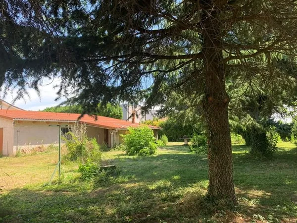 Terrain 761 m²