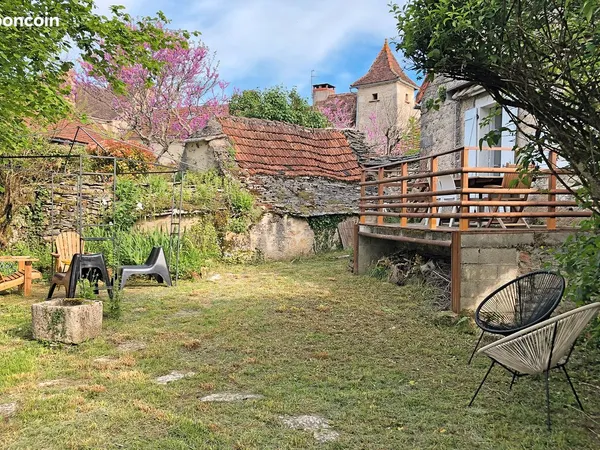 Grèzes (46320) : Maison de village ancienne en pierre rénovée avec jardin - proche Figeac
