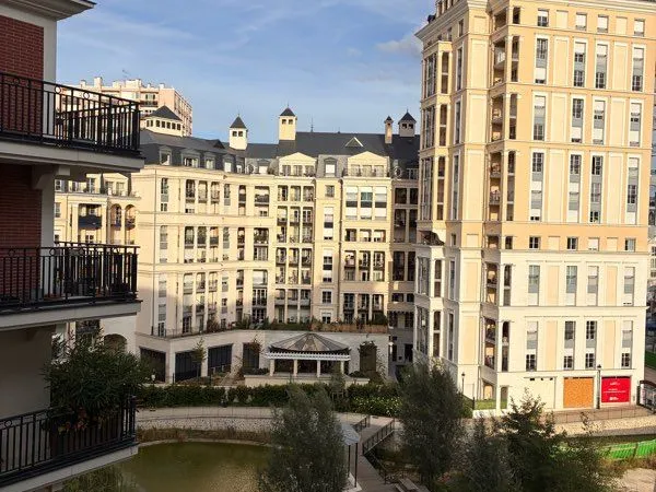 Puteaux - Beau 3 pièces récent avec balcon sur jardin - 500 000