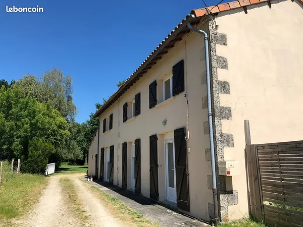 Loue Maison de Village à Château Garnier