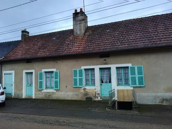Lot d'une maison 112 m2 A RENOVER +hangars770 m2