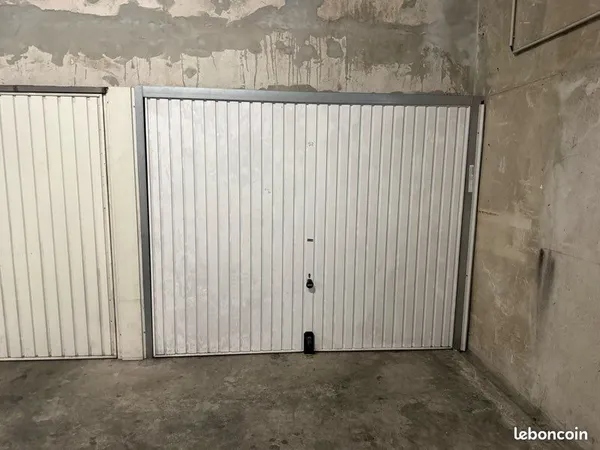 1 Garage Box Simple Fermé & Sécurisé - La Timone 13010