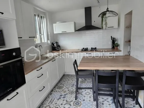 Maison bourgeoise de caractère au coeur de Sens  5 chambres  DPE C