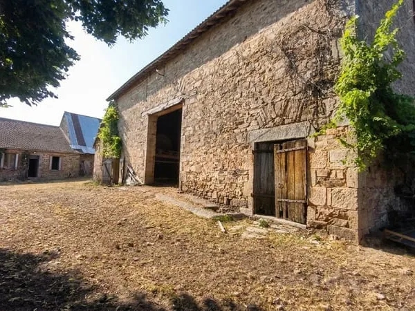 Ensemble agricole avec maison, dépendances et 36 ha