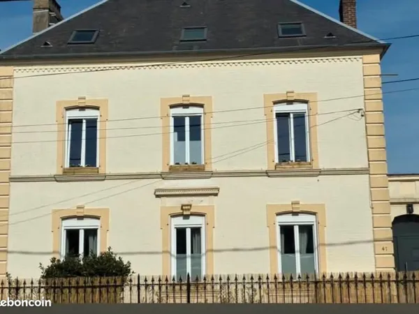 Maison semi individuelle avec piscine