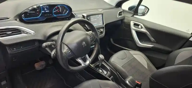 Peugeot 2008 1.2 puretech 110ch s&amp;s eat6 — photo 21