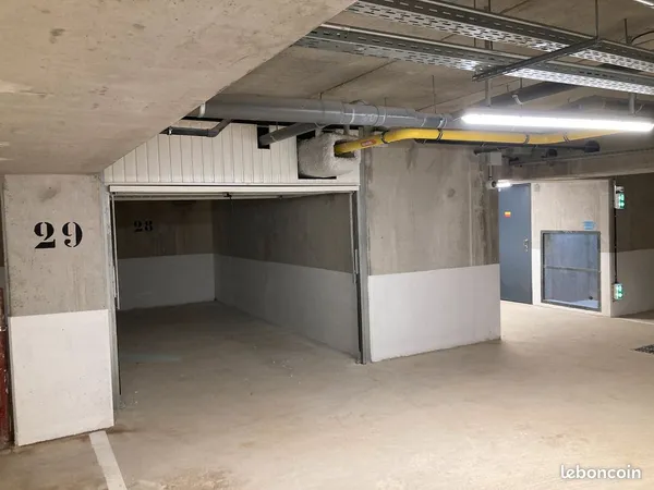 Garage box fermé en sous-sol sécurisé — 15 m² — Montfermeil