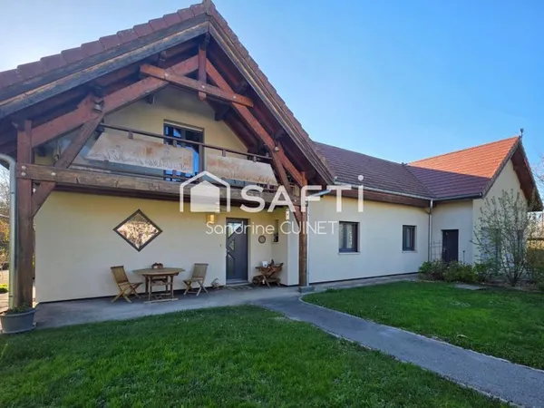 Maison moderne et chaleureuse avec chalet en annexe
