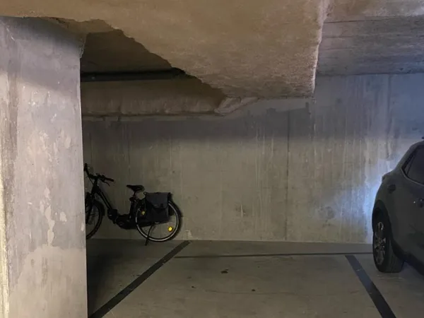 Loue Parking disponible
