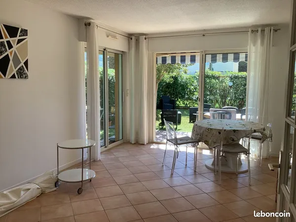 Appartement avec terrasse et jardin proche Sanary