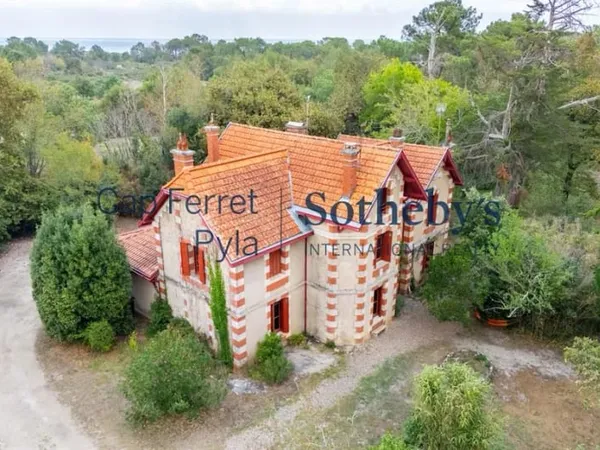 Maison 15 pièces 340 m²