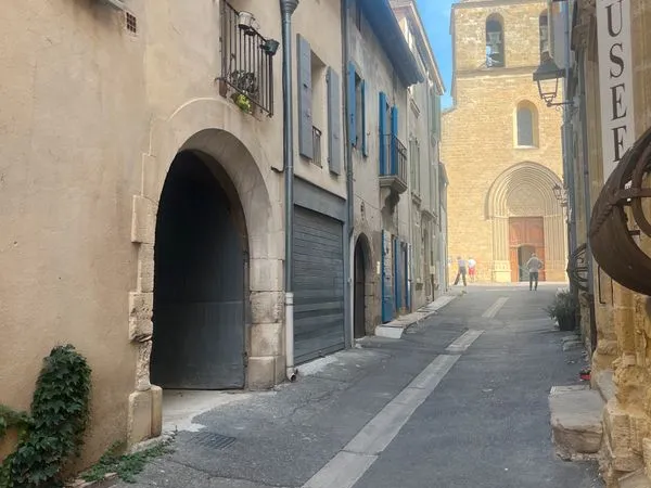 Magnifique local de 50m2 au centre de Cucuron