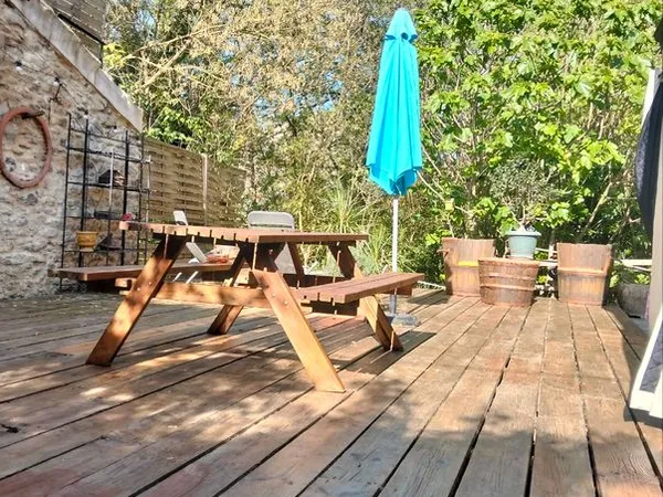 Maison de village avec jardin sauvage grande terrasse