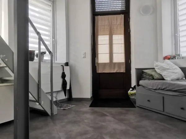 VenteStudio triplex atypique avec entrée indépendante