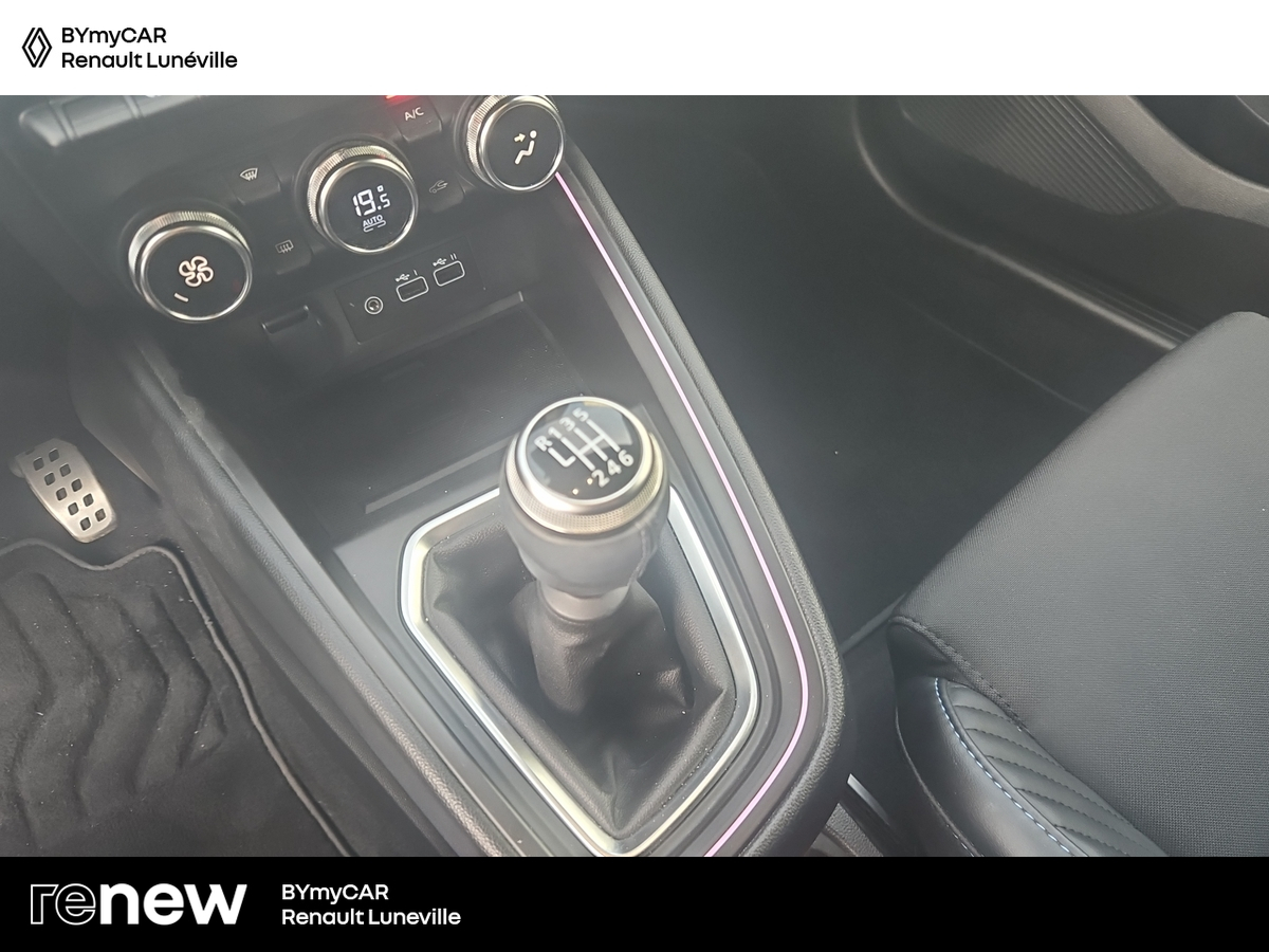 Renault Clio TCe 90 — photo 22