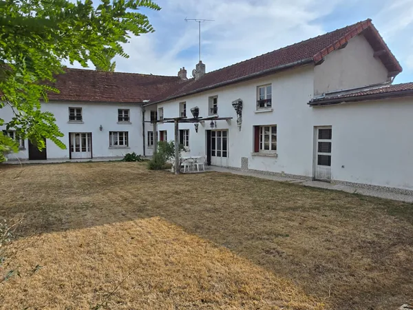 Maison familiale 240 m² - 4 chambres -Terrain 1 320 m² - Proche N4