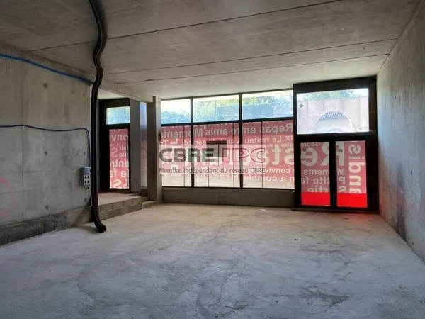 Local commercial 145 m²