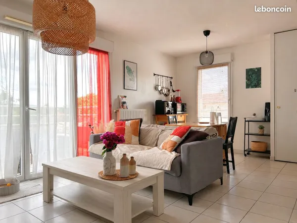 Craponne - Bel appartement T3 en dernier étage avec terrasse