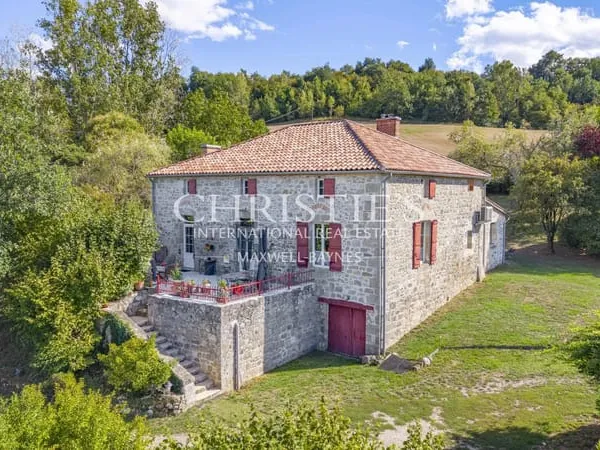 Le Fort Ancien : Une Retraite Historique dans la Vallée avec des Vues à Couper le Souffle