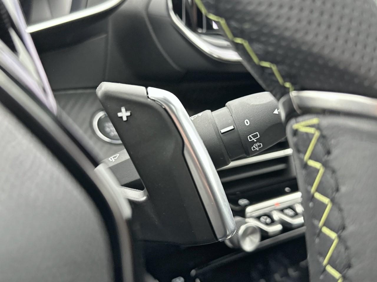 Peugeot 208 hybrid 136 e-dcs6 gt — photo 17
