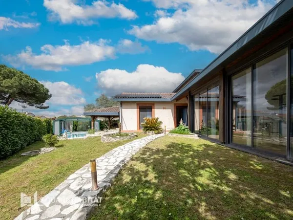 Maison Saint Alban 6 pièce(s) 174 m2 sur sous-sol complet